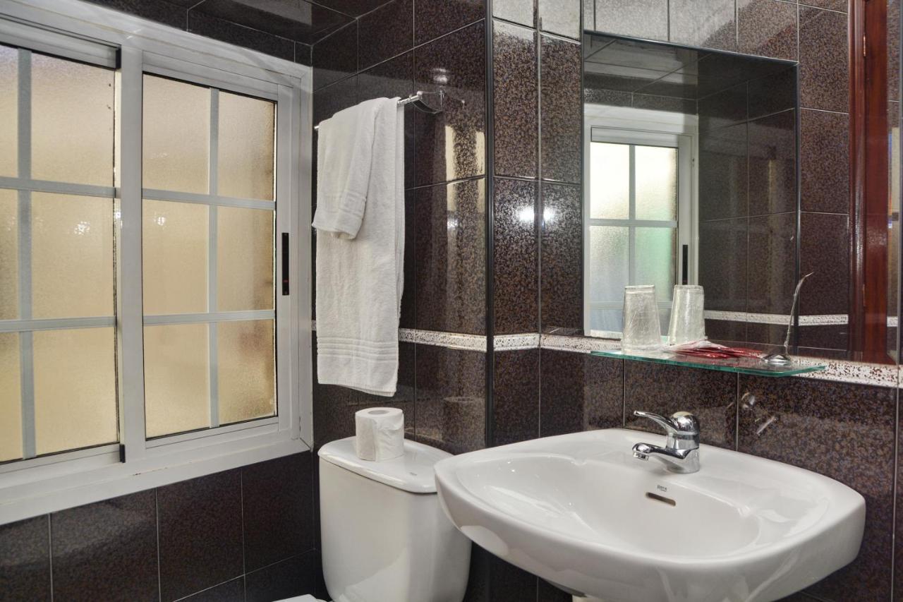 Hostal La Colegiata Виго Экстерьер фото