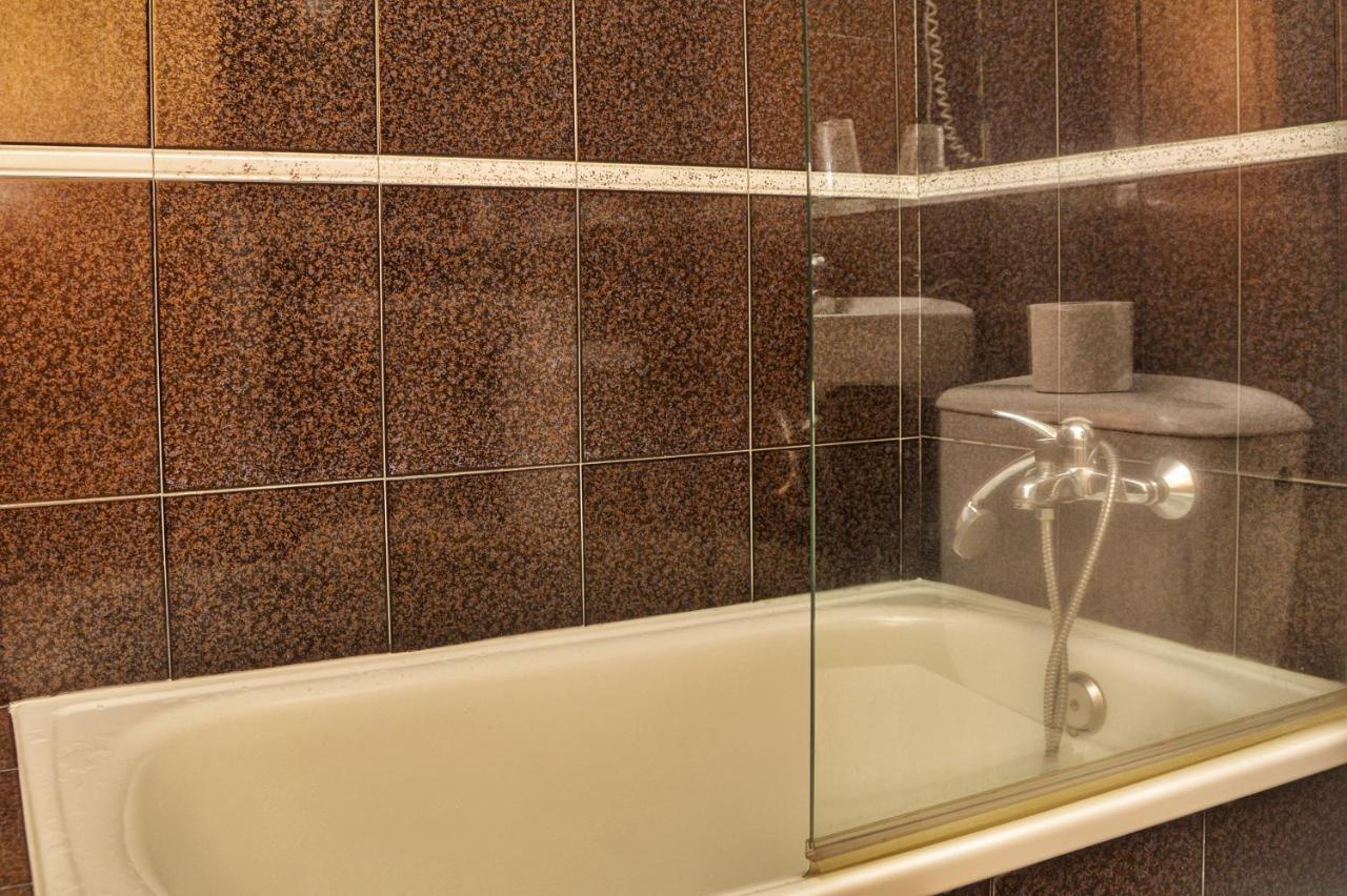 Hostal La Colegiata Виго Экстерьер фото