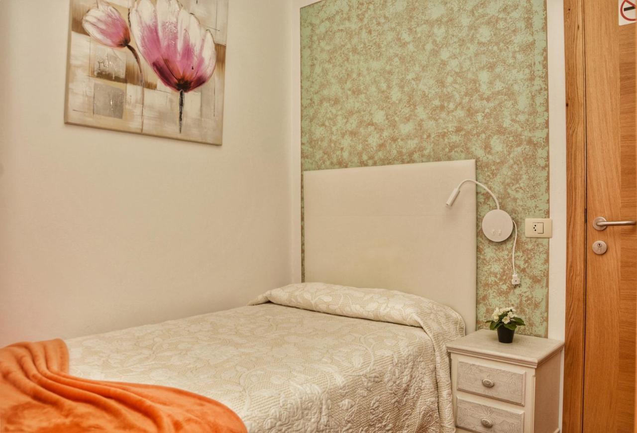 Hostal La Colegiata Виго Экстерьер фото