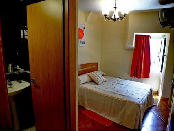 Hostal La Colegiata Виго Экстерьер фото