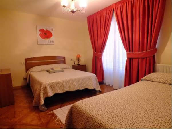 Hostal La Colegiata Виго Экстерьер фото